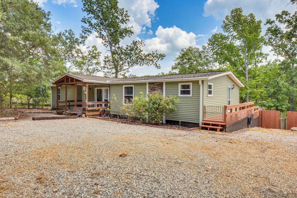 Boat, Fish, Relax: Lake Russell Retreat w/ Dock