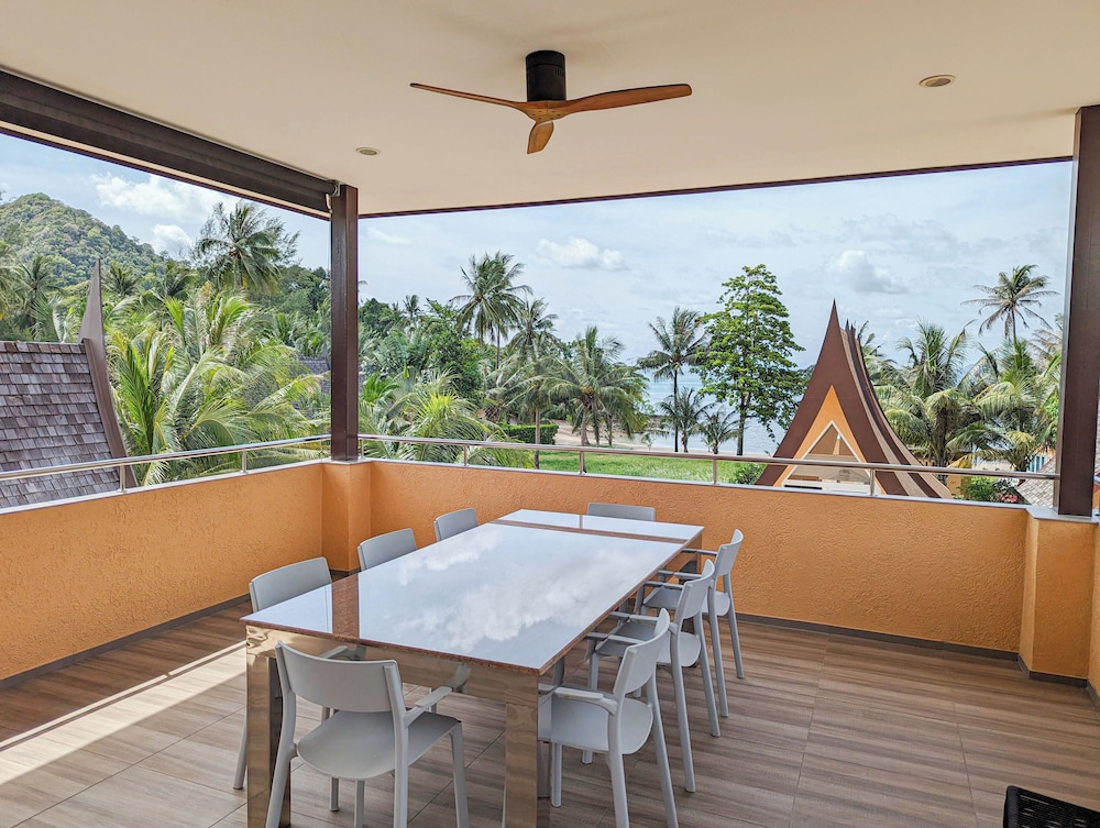 Poolside Apartments and Rooms
