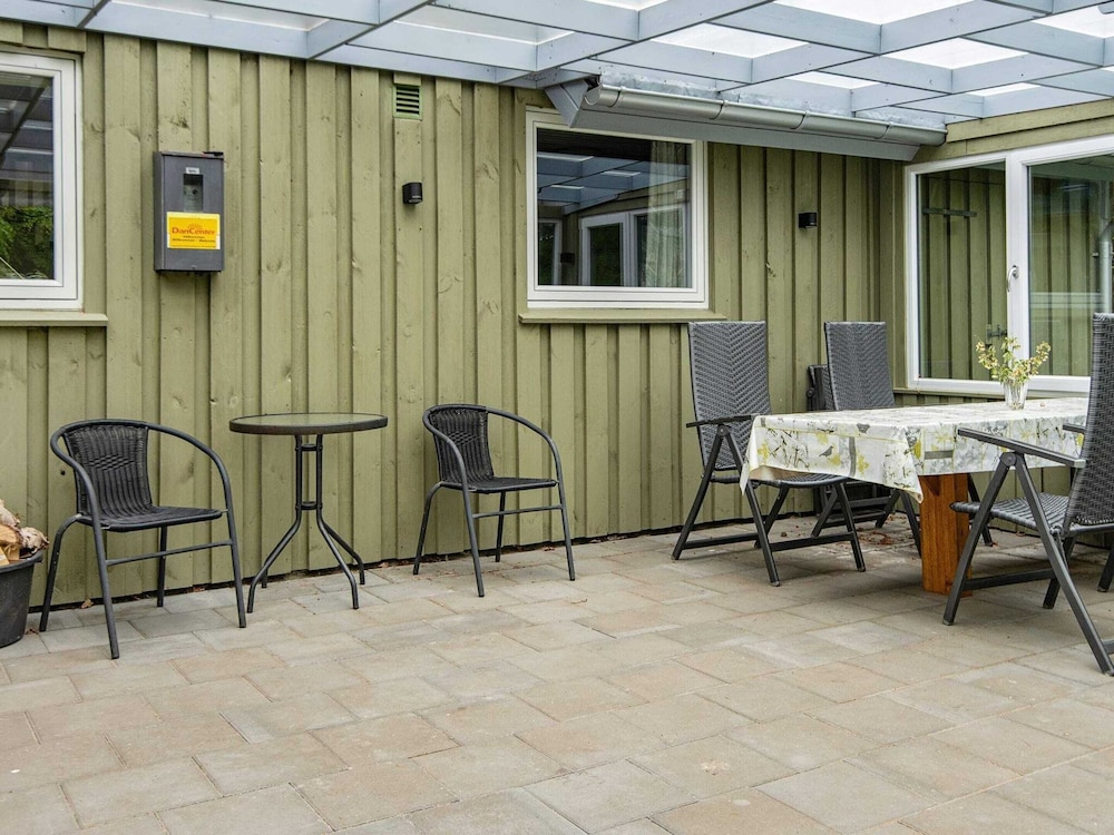 Spacious Holiday Home in Hemmet near Sea view 4