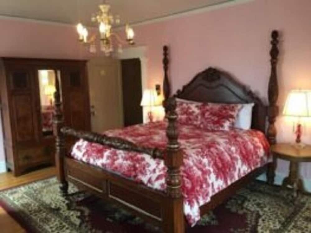 Pendleton House Historic Inn and B&B view 3