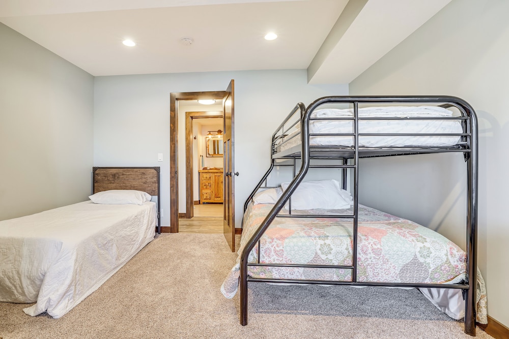 Riverfront Home w/ Seasonal Dock in Wabasha!