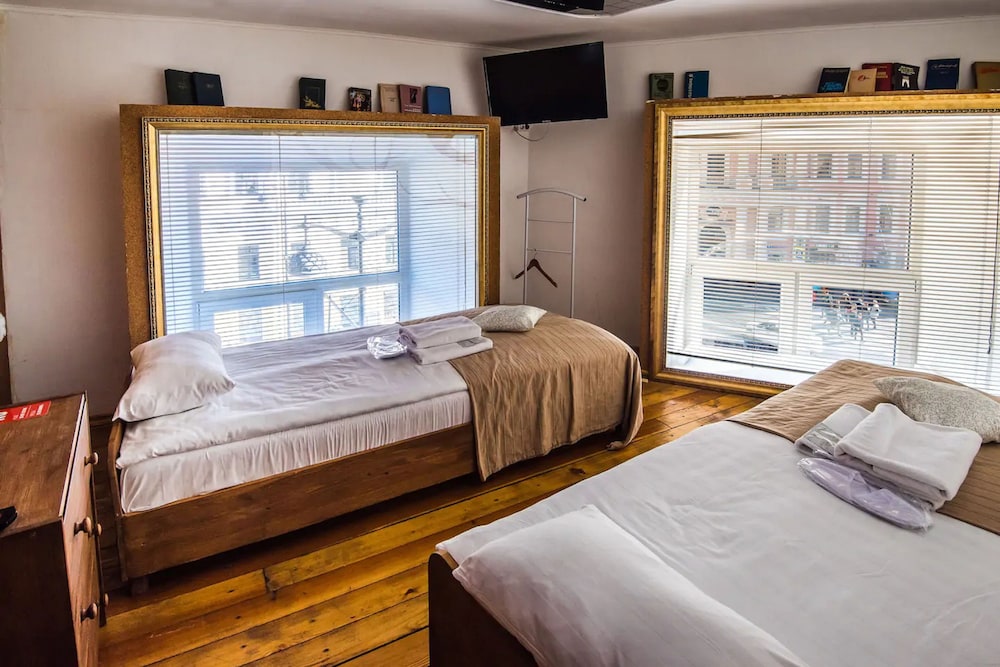 Exclusive living City Centre - Sleeps 20 view 2