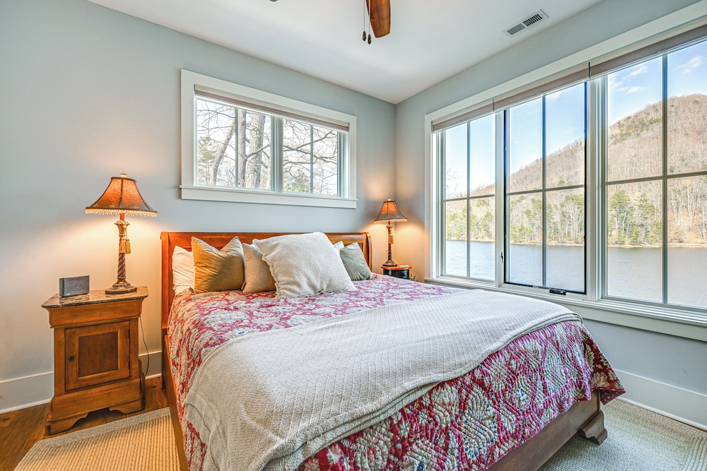 Direct Lake Access & Fire Pit: Tuckasegee Cottage!