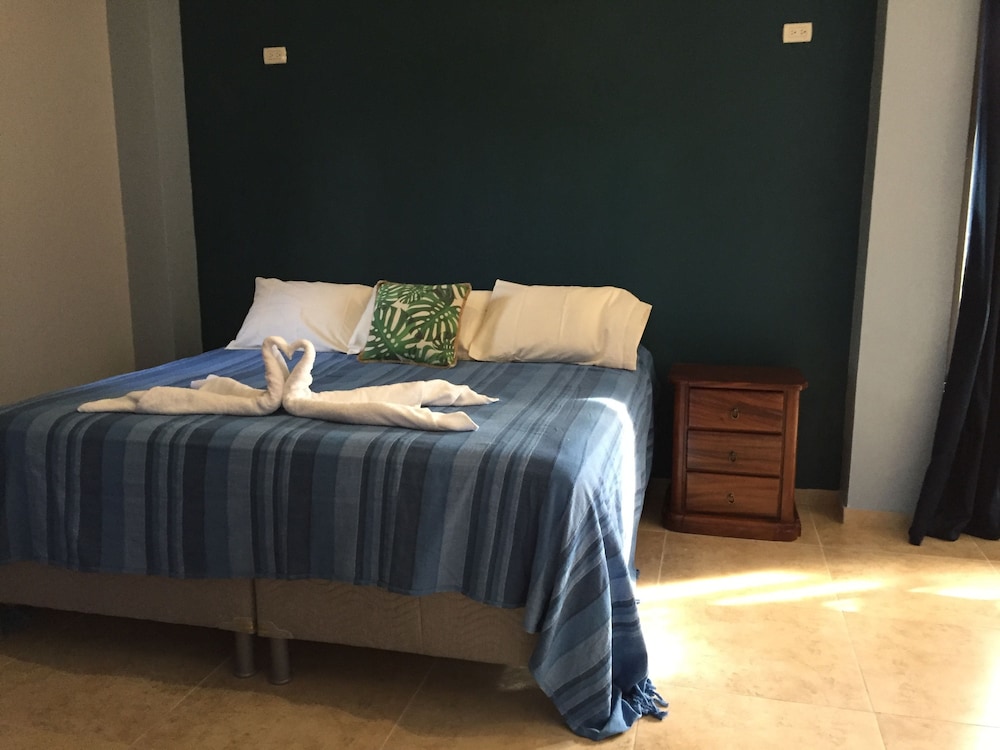 BlueBay Bugenvil Lake Lodge