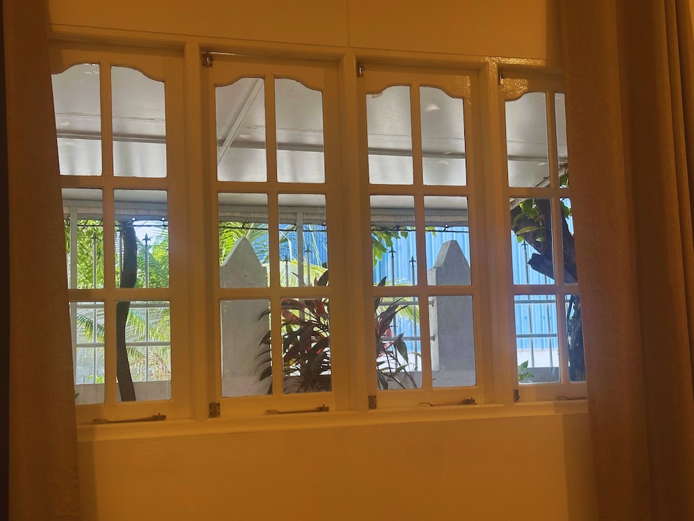 Bahaaru Villa Surf and Stay
