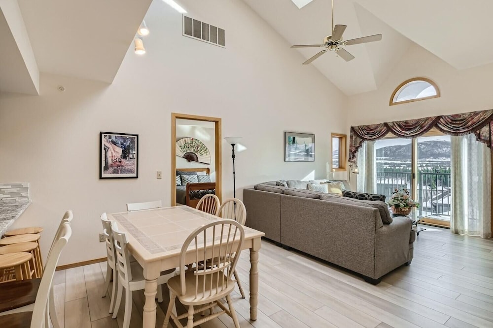 Lake Forest 304F