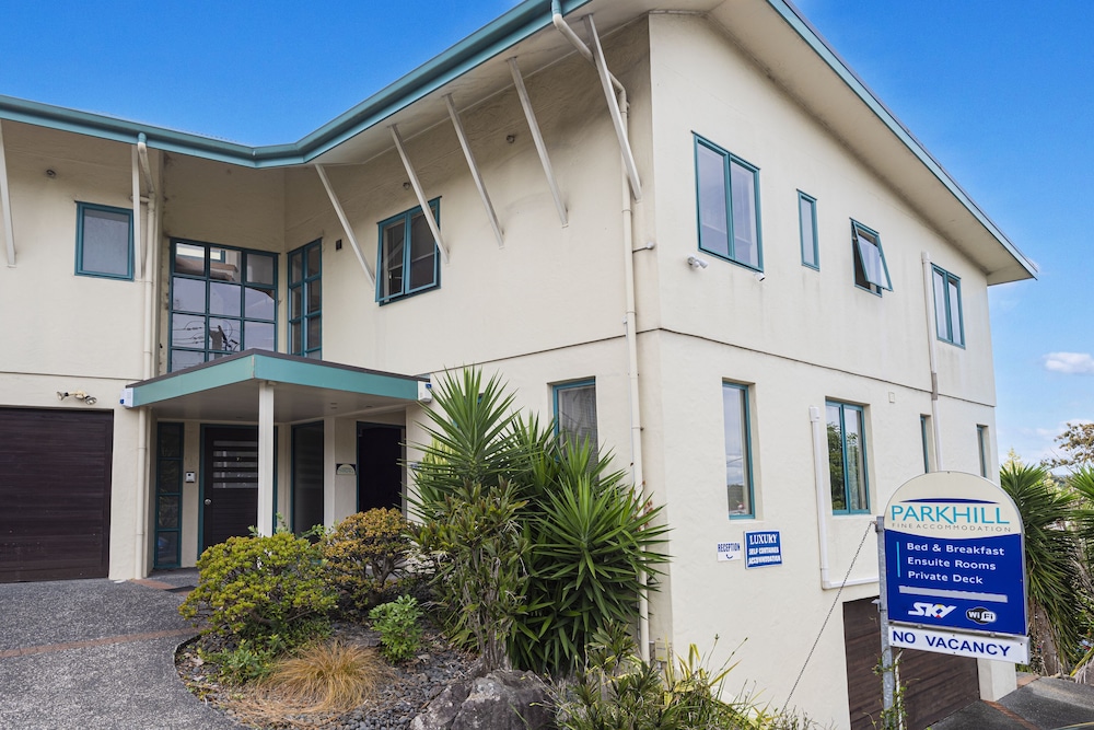 Hotel Parkhill Fine Accommodation - Image 1