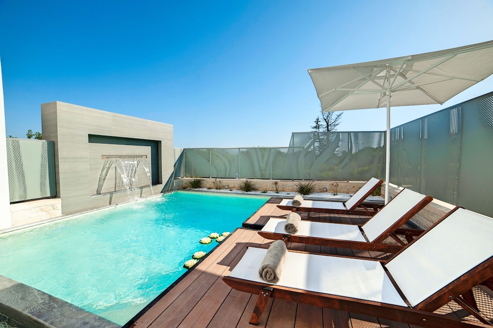 Perla Villas with Heated Pool photo 5