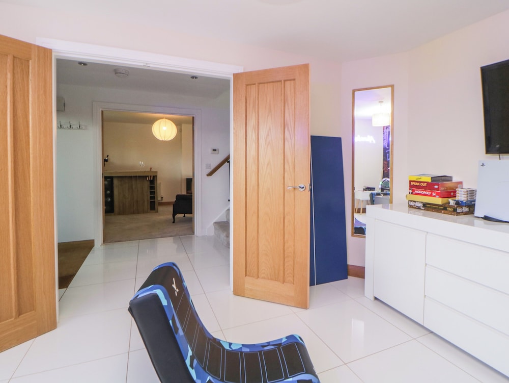 2 White Rock Court