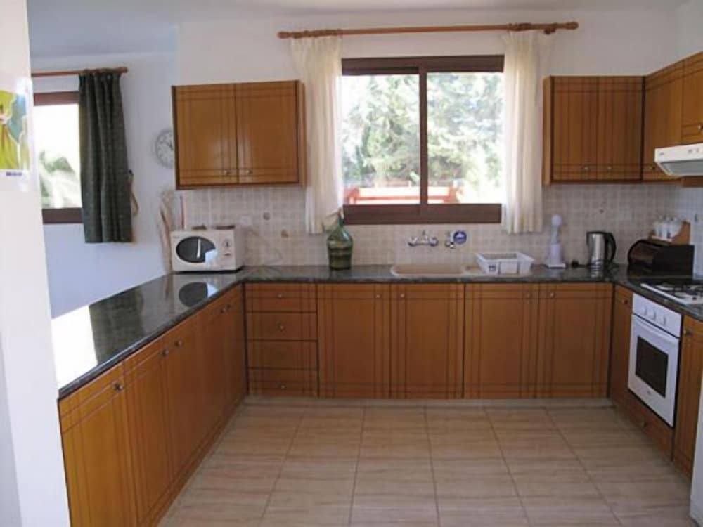 Chriseleni Latchi Villas