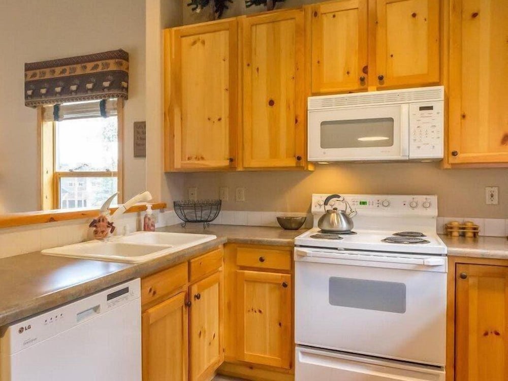 Snake River Village 3 Bedroom Apartment by Key to the Rockies