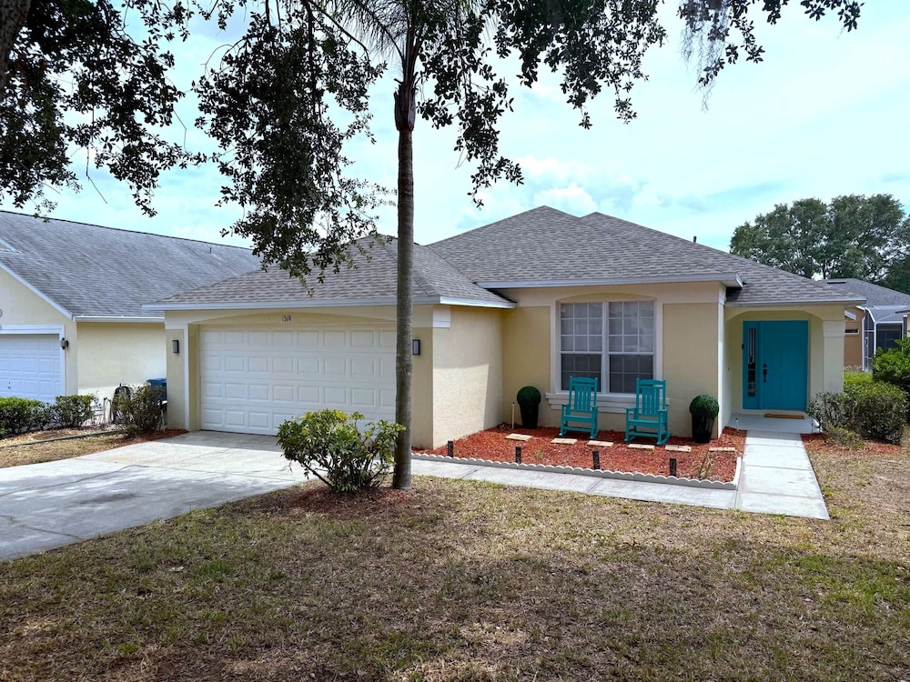 Beautiful South-facing Pool Home in Southern Dunes
