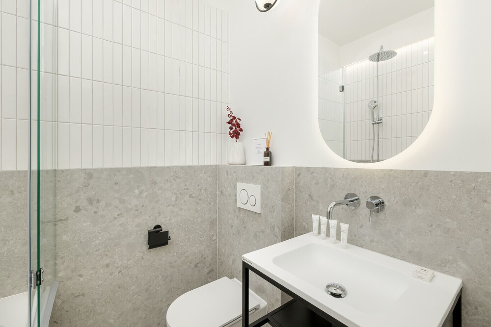 Bright Apartment Poznań by Renters