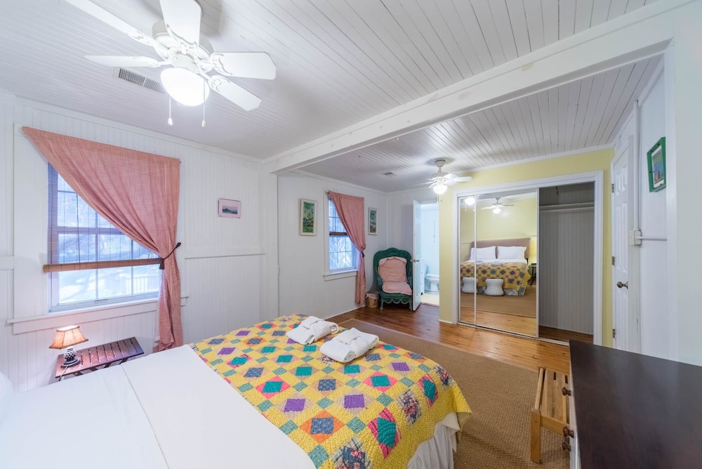 Charleston Vacations - E ARCTIC 412 2 Bedroom Holiday Home By My Ocean Rentals - Property Image 4