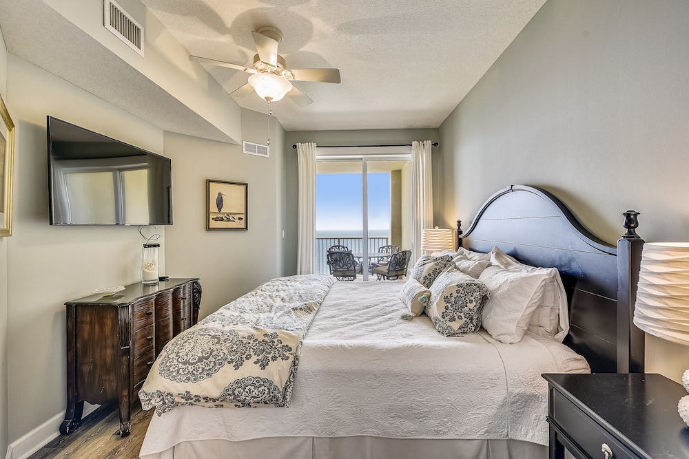 Grand Panama Beach Resort by Book That Condo