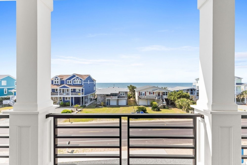1040 Break / 1040 Ocean Blvd West 4 Bedroom Home by RedAwning