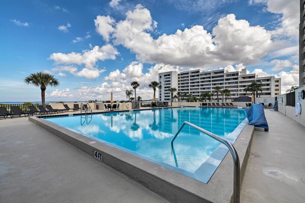 Gulf-view Condo in Hudson: Perfect for Snowbirds!