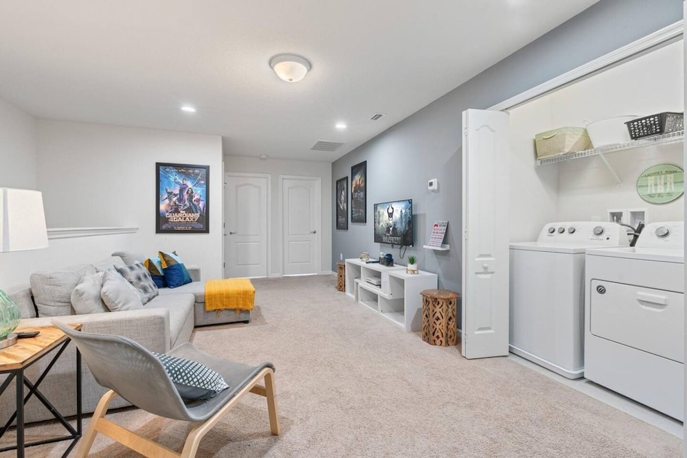 Spacious 5BR Villa w Private Pool Near Disney