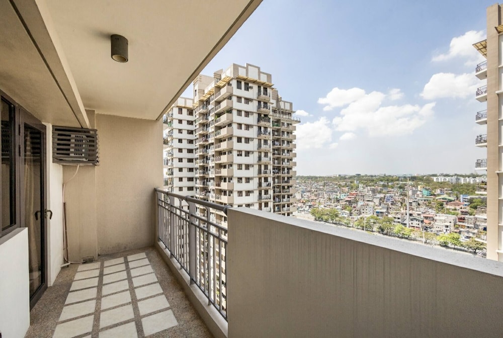 Lovely Skyview Haven -near BGC