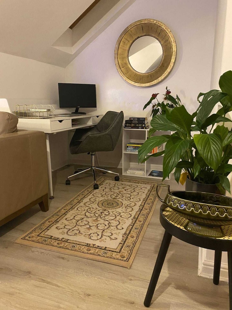 Gorgeous 2 Bedroom Apartment in Vibrant Leith With Amazing Views view 5