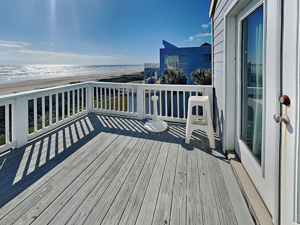 Beachfront Dolphin by Ryson Vacation Rentals
