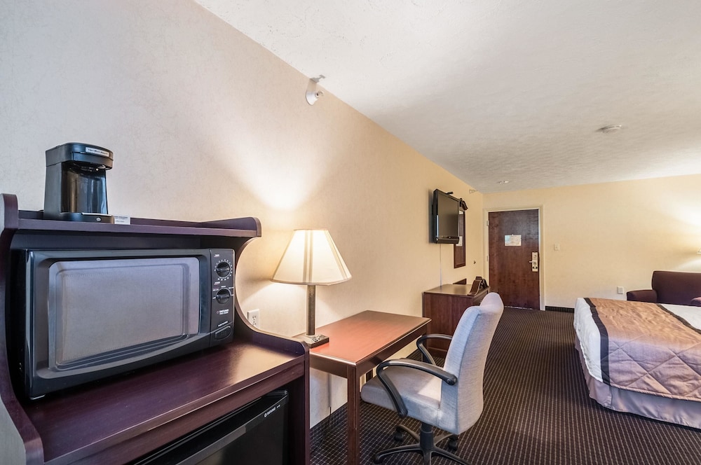 Rodeway Inn & Suites Charles Town