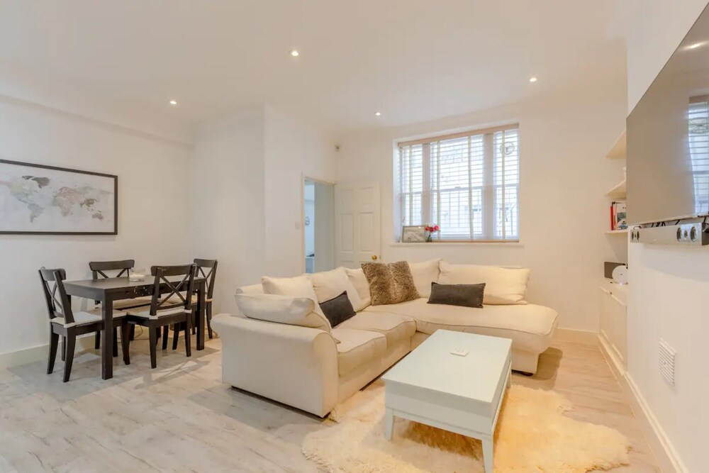 Stylish 1 Bedroom Apartment in Pimlico With Lovely Garden