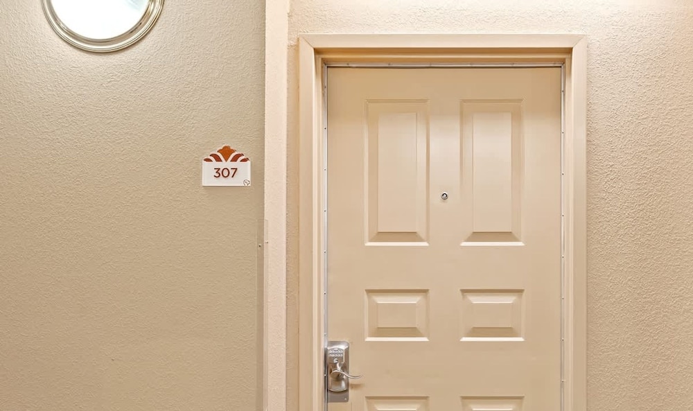 1 BR Apartment 3 Miles From Disney Springs Hs307