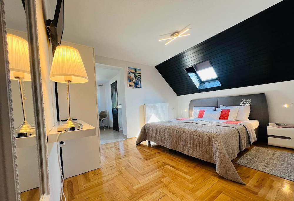 Heviz Apart Comfort view 3