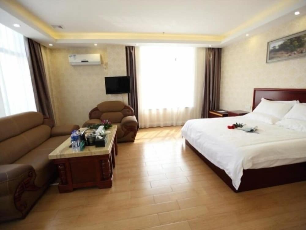 GreenTree Business Inn HuiZhou South Railway Station DanShui RenMin Road Business Hotel