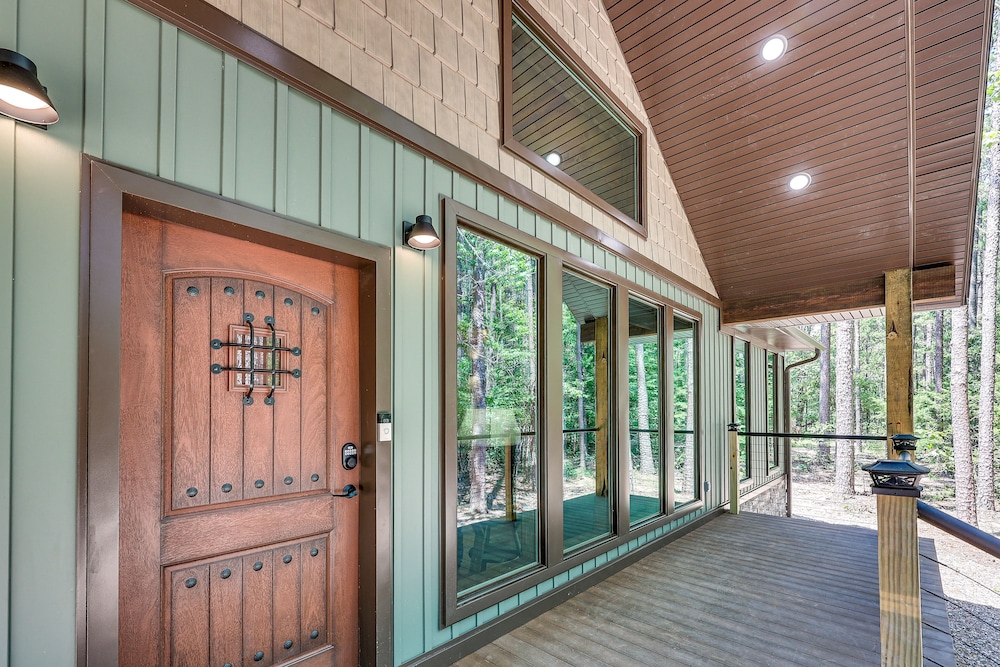 Big Cedar Vacation Rental w/ Deck & Hot Tub! view 3
