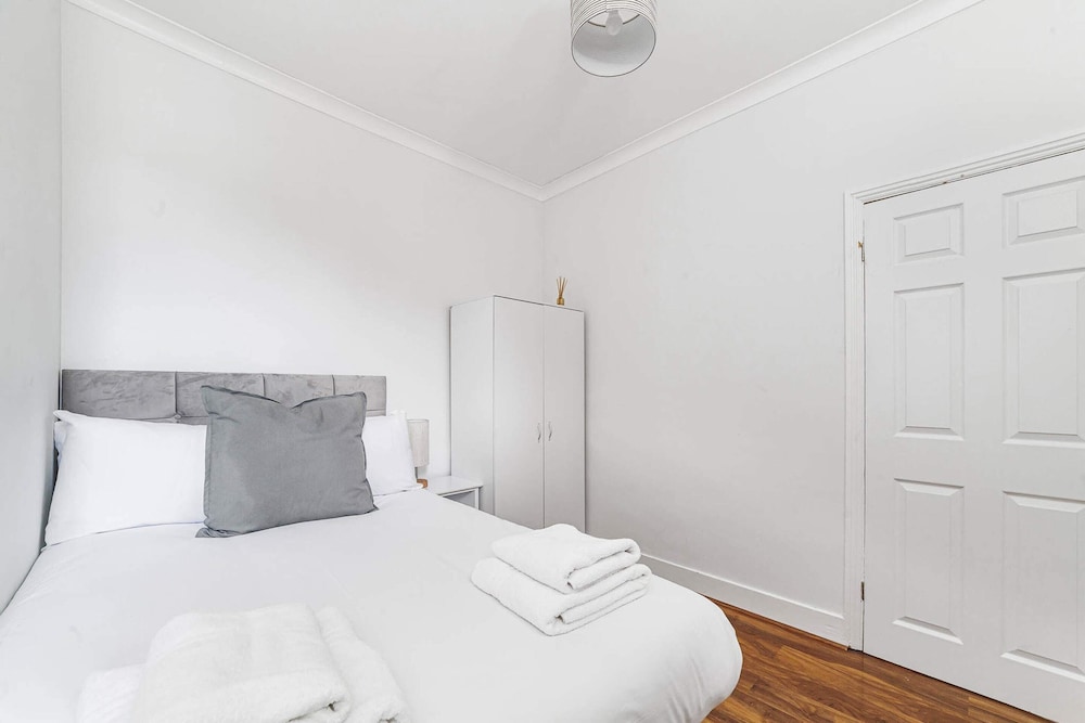 Bright West Ealing Abode