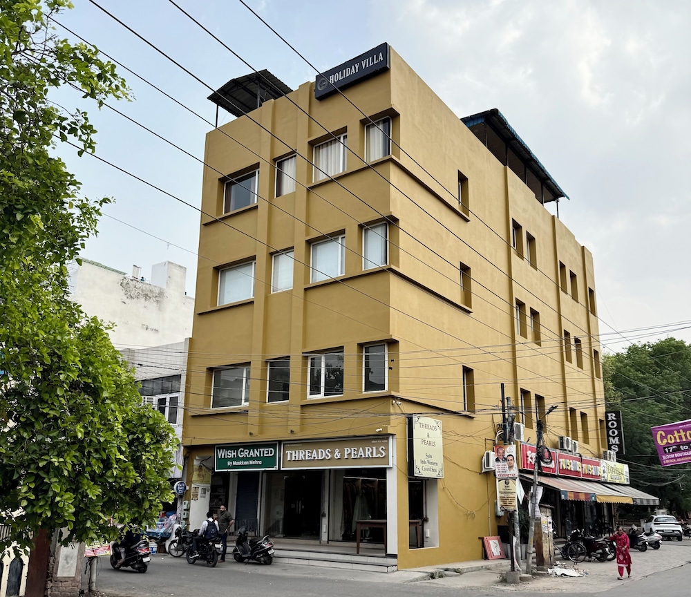 HolidayVilla & Suites Amritsar