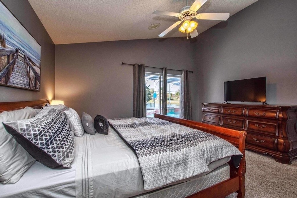 Beautiful Waterfront Home Close To Disney!large Spacious Layout, Pool & Wifi 4 Bedroom Home