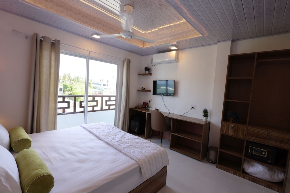 Batuta Maldives Surf View 36