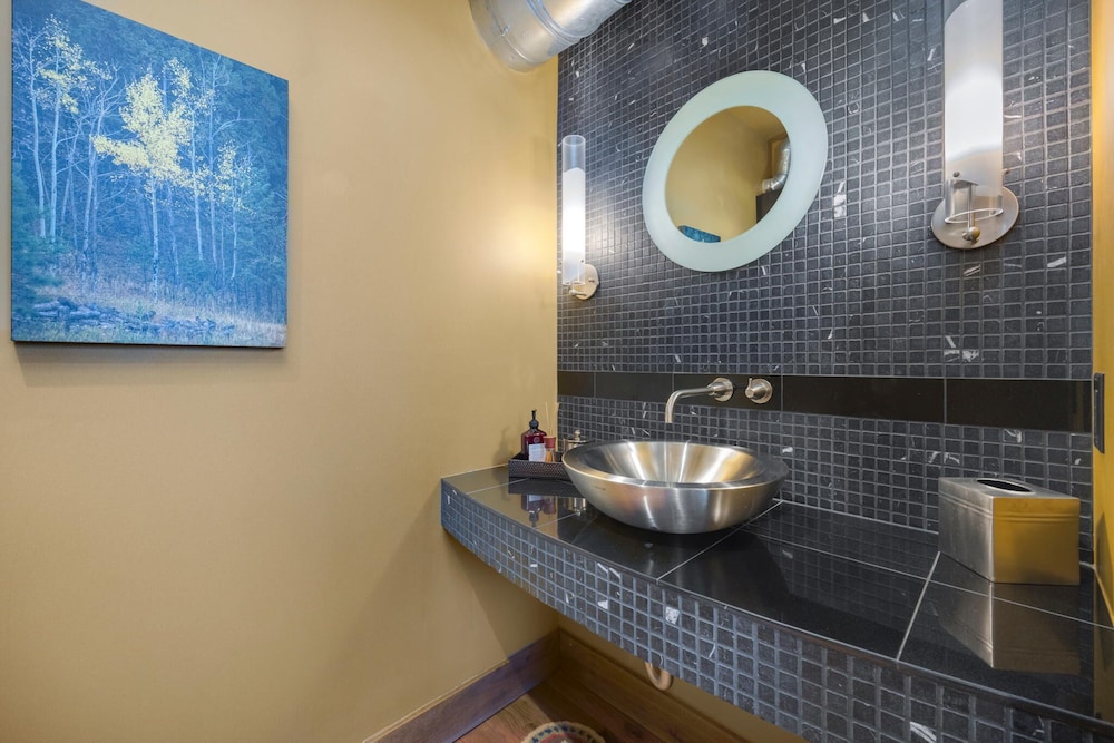 Penthouse With Mountain Views in Heart of Old Town