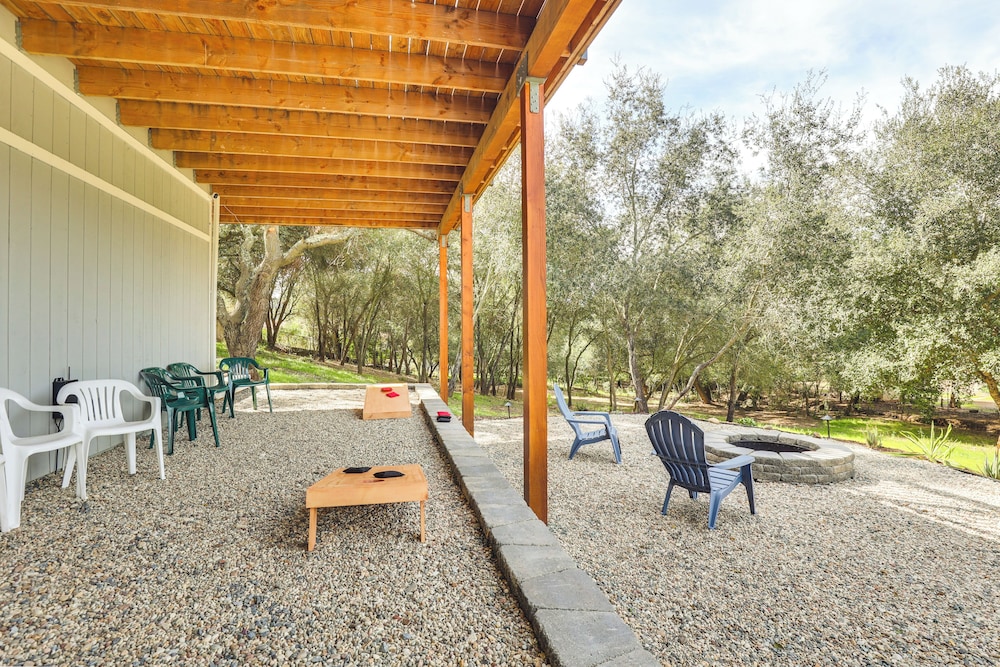 North San Diego Retreat W/deck, Fire Pit Table!