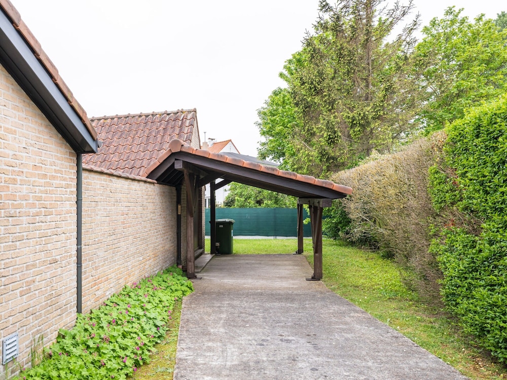Villa in St-idesbald Near Sea Beach