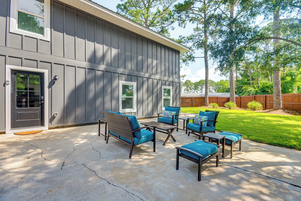 3 Mi to Navarre Beach: Home w/ Furnished Patio