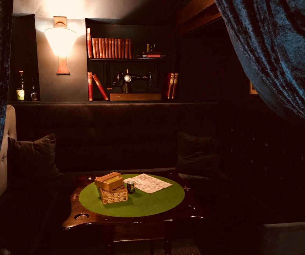 Gin Lounge Rooms