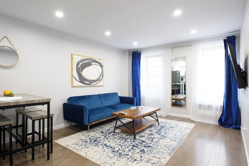 350 Gramercy Apt