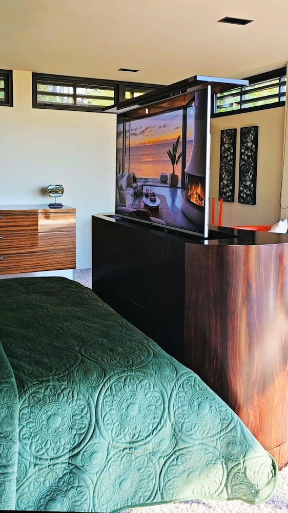 Fireplace Suite - Ocean Views & Beach