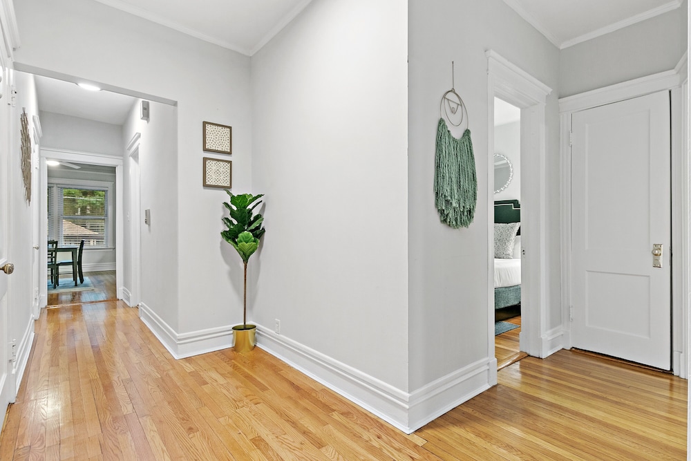 Chic 2BR Escape - Buckingham 1