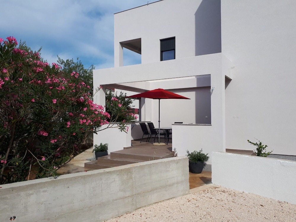 Mari - Close to the sea & Parking - A3 view 5