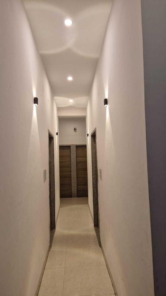 Shree Hanuman Hotel