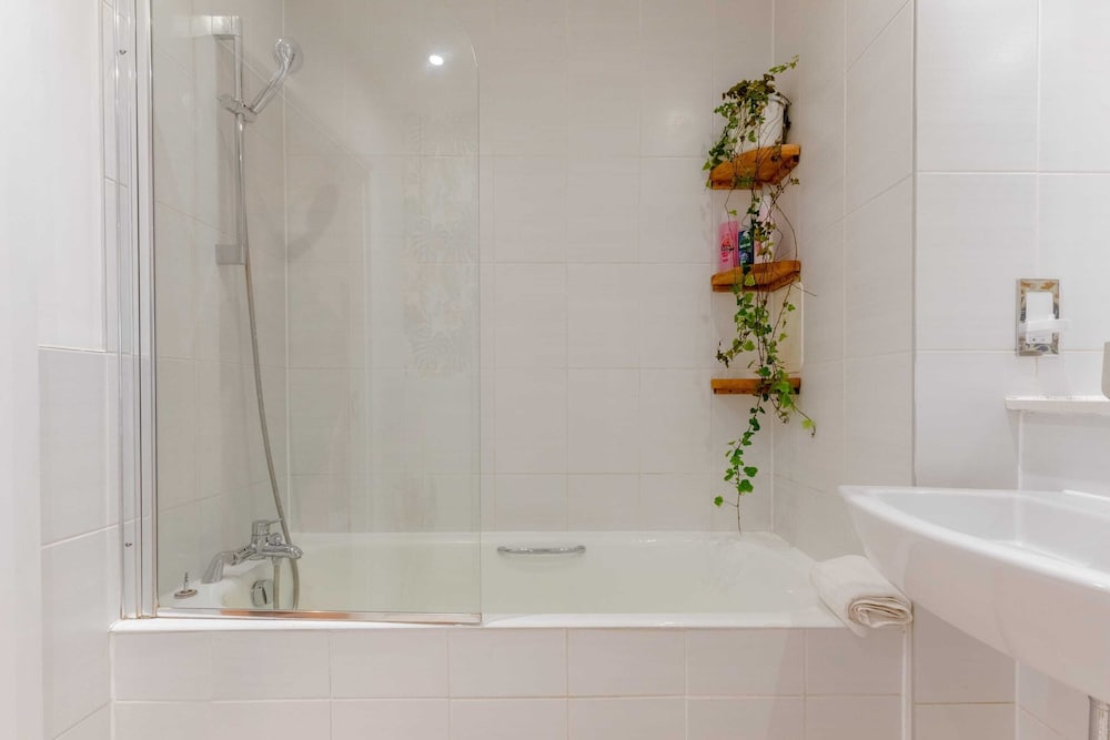 Vibrant & Inviting 1BD Flat, Heart of Haggerston!