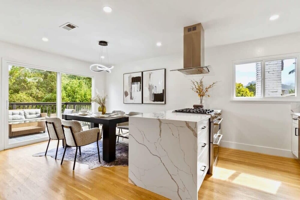 @ Marbella Lane - Stylish 4BR w/ Revitalizing View