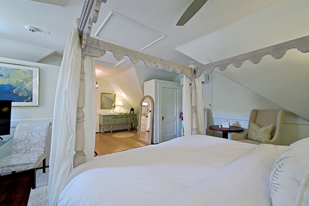 Chesnut Cottage Inn