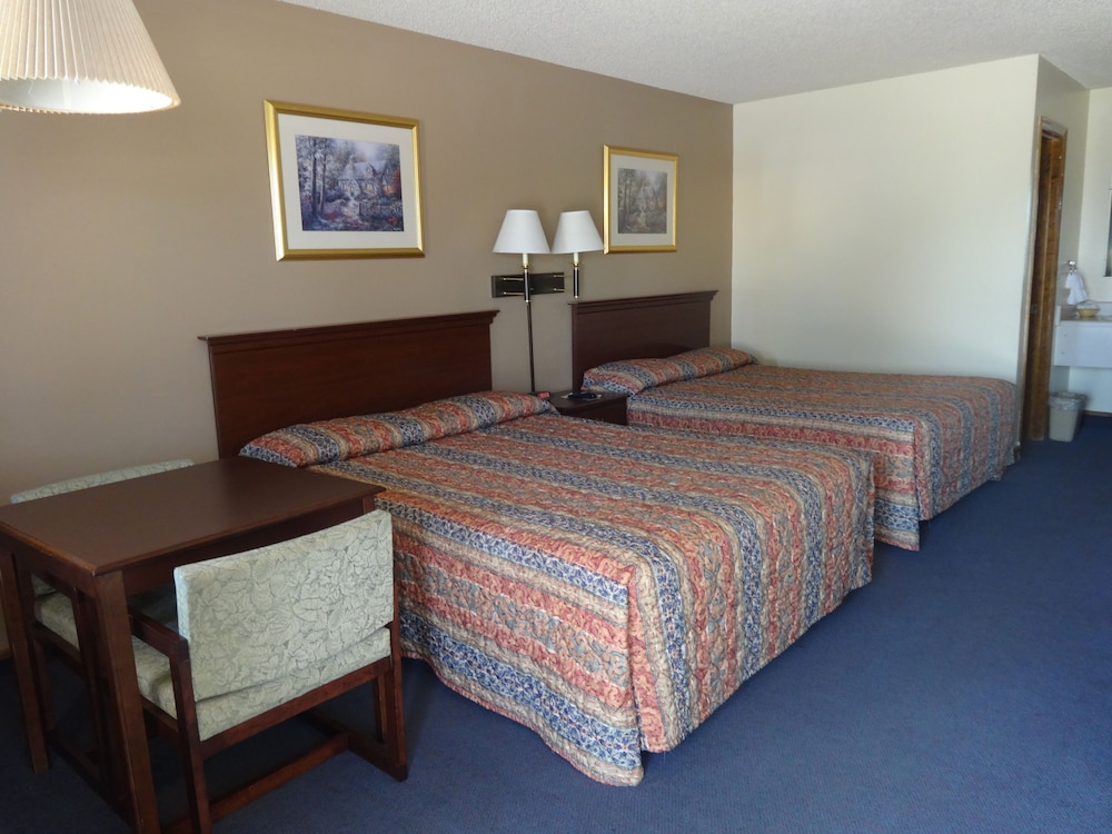 Garden City Vacations - National 9 Inn Garden City - Property Image 1