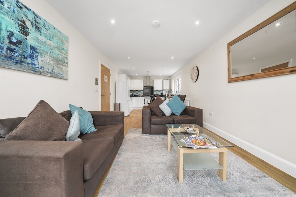 Heathrow Living Serviced Apartments by Ferndale